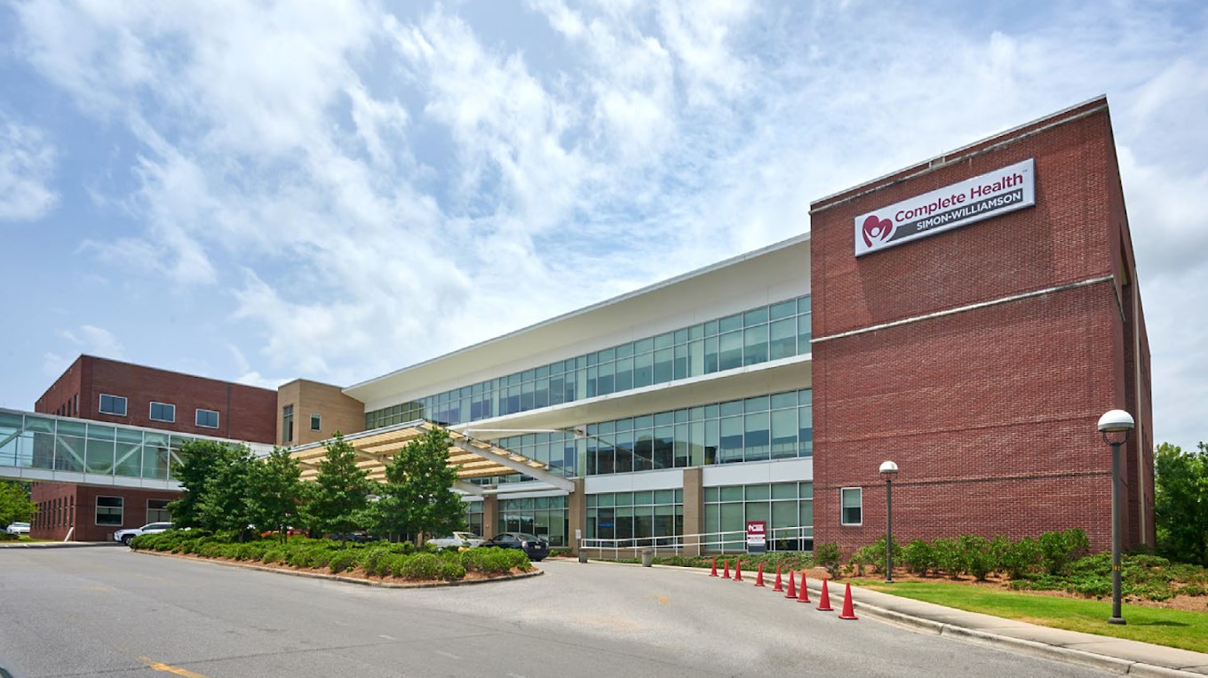 Zewnętrzna część budynku kliniki w Birmingham